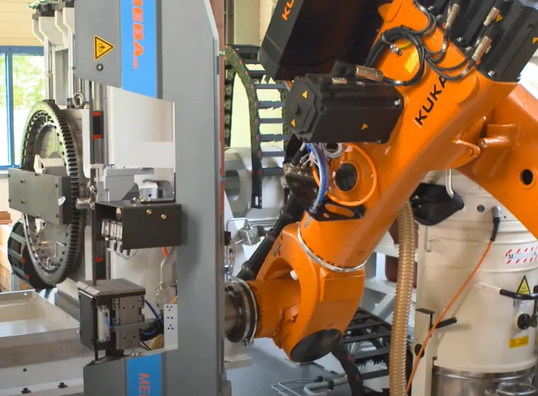 Flexible mounting options of KUKA KR 360 FORTEC robot